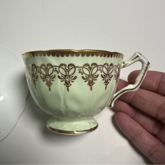 Elegant Floral Teacup and Saucer Set - Picture 6 of 7